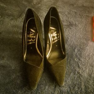 Zara Black Pointed Suede Pumps